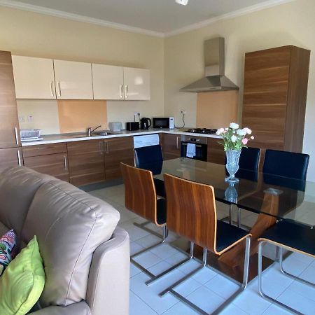 Newly Refurbished Mellieha Central Apartment מראה חיצוני תמונה